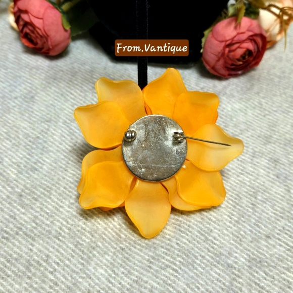🏵 Vintage Colourful Flower w/ Rhinestone Bold / Statement Brooch / Pin 🧷 - Picture 4 of 5
